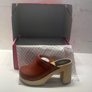Brand new clog Swedish Hasbeens